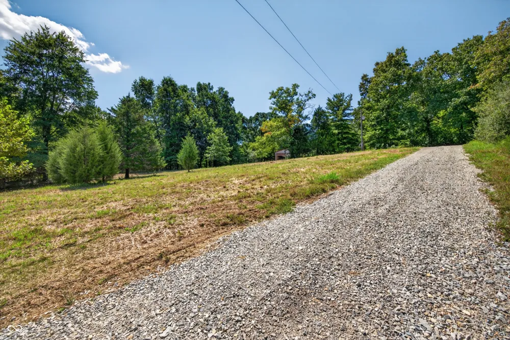 9891 Buffalo Pike Freetown, IN 47235