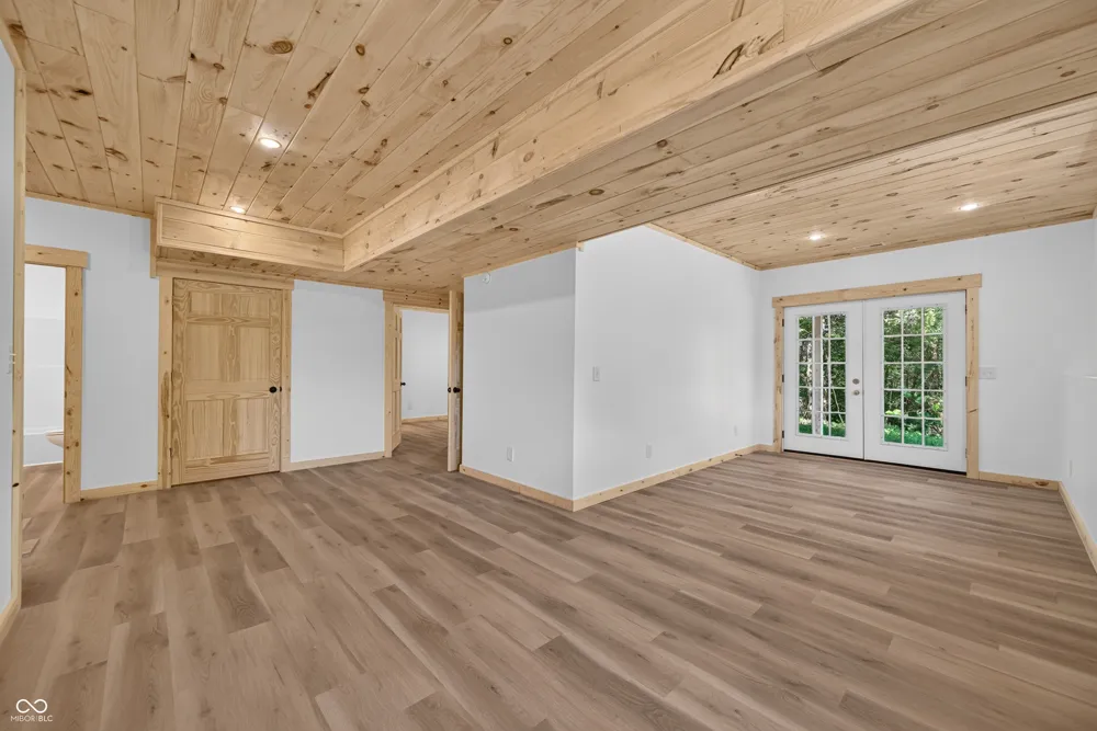 9891 Buffalo Pike Freetown, IN 47235