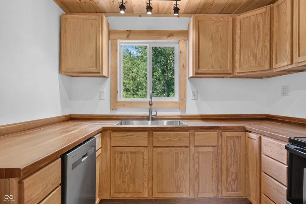 9891 Buffalo Pike Freetown, IN 47235