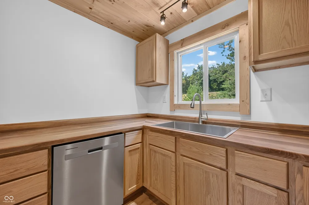 9891 Buffalo Pike Freetown, IN 47235