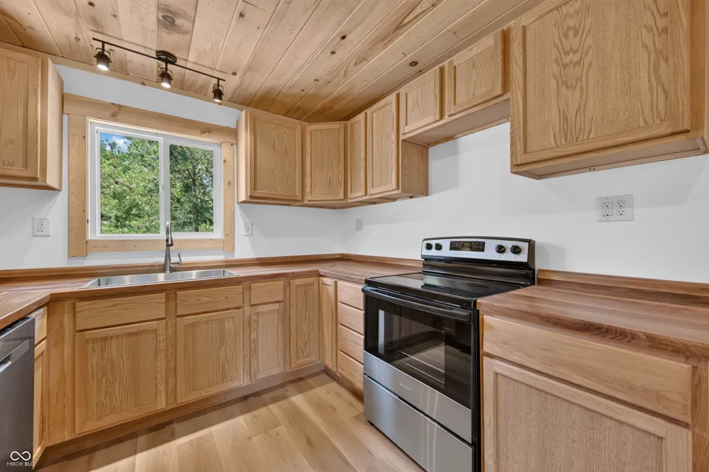 9891 Buffalo Pike Freetown, IN 47235
