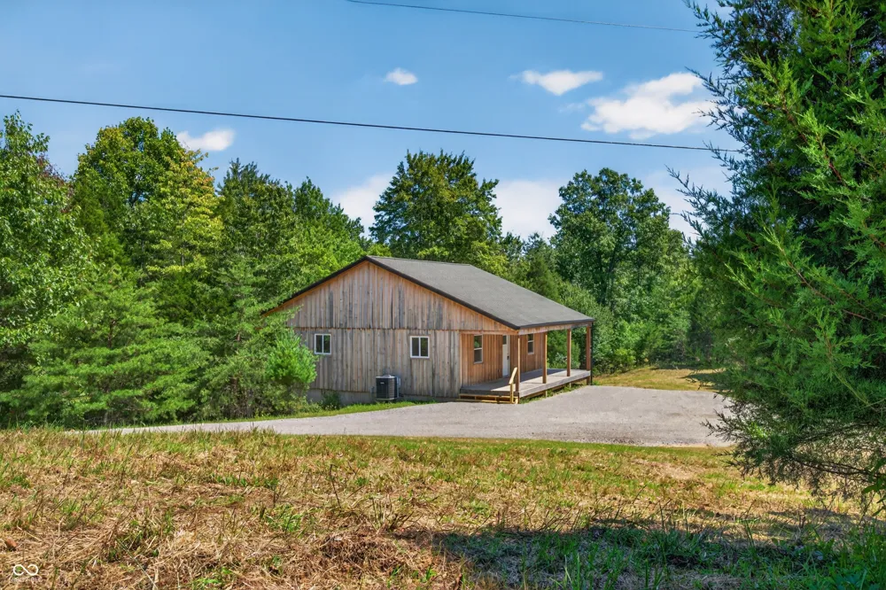 9891 Buffalo Pike Freetown, IN 47235