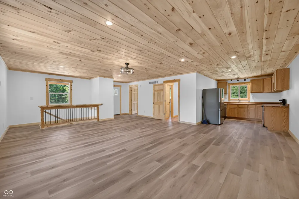9891 Buffalo Pike Freetown, IN 47235