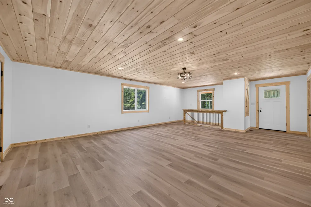 9891 Buffalo Pike Freetown, IN 47235