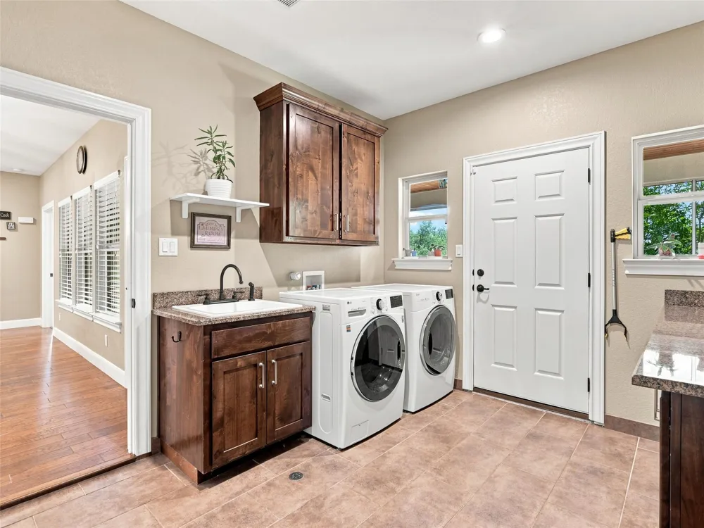 1711 Mountain Springs Canyon Lake, TX 78133