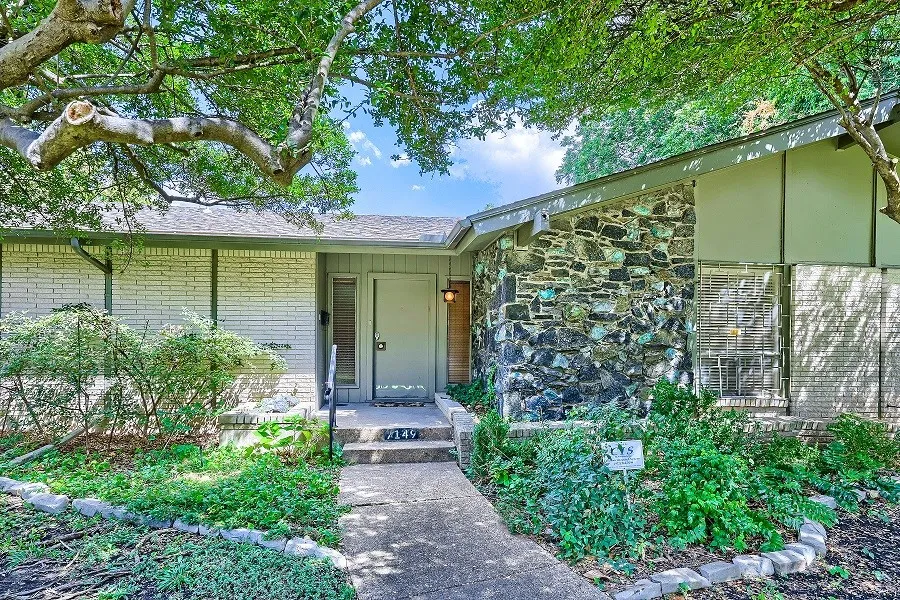 7149 Blairview Drive Dallas, TX 75230