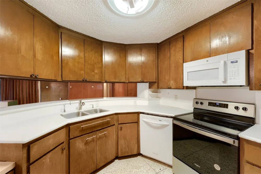 7149 Blairview Drive Dallas, TX 75230