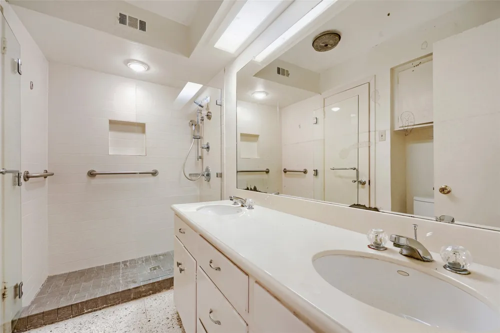 7149 Blairview Drive Dallas, TX 75230