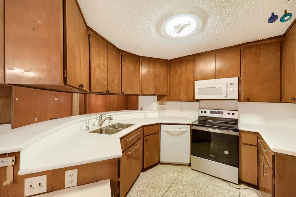 7149 Blairview Drive Dallas, TX 75230