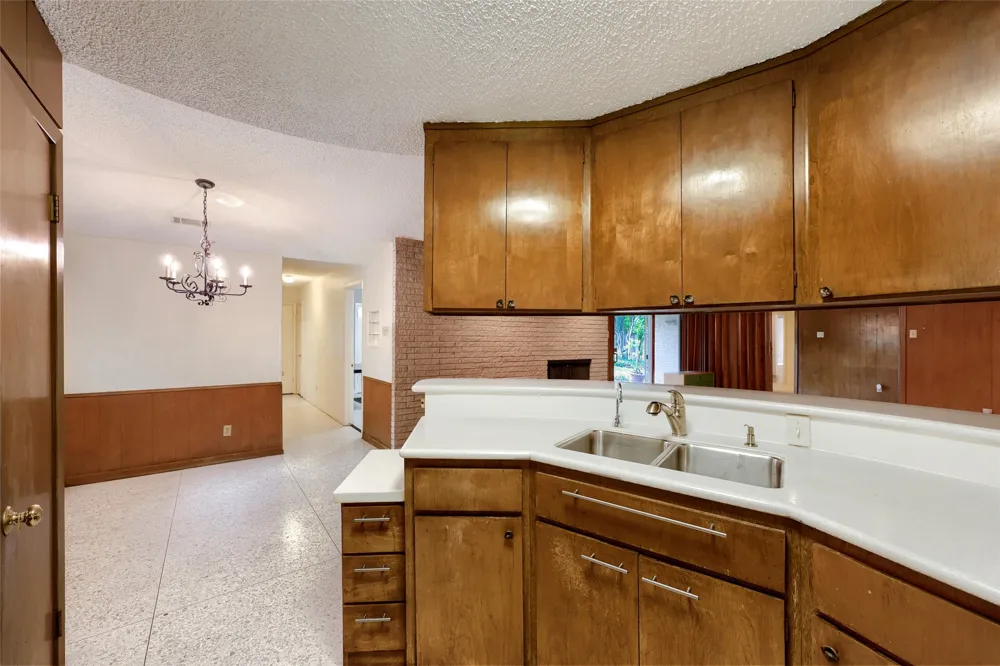 7149 Blairview Drive Dallas, TX 75230