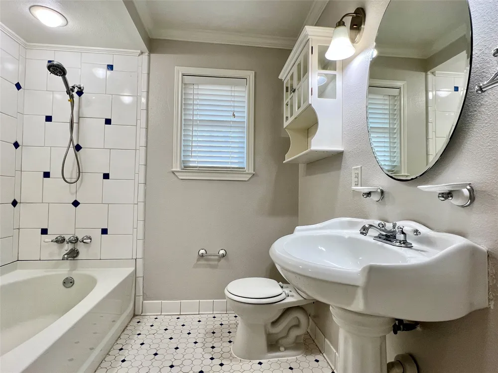 11220 Wyatt Street Dallas, TX 75218