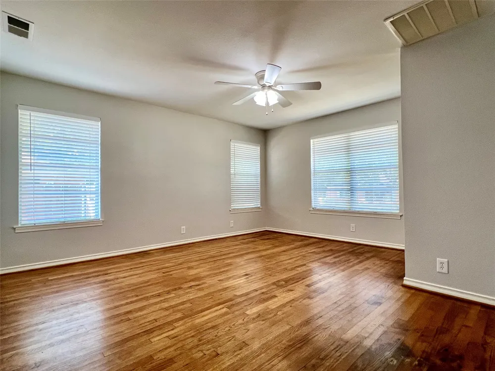 11220 Wyatt Street Dallas, TX 75218