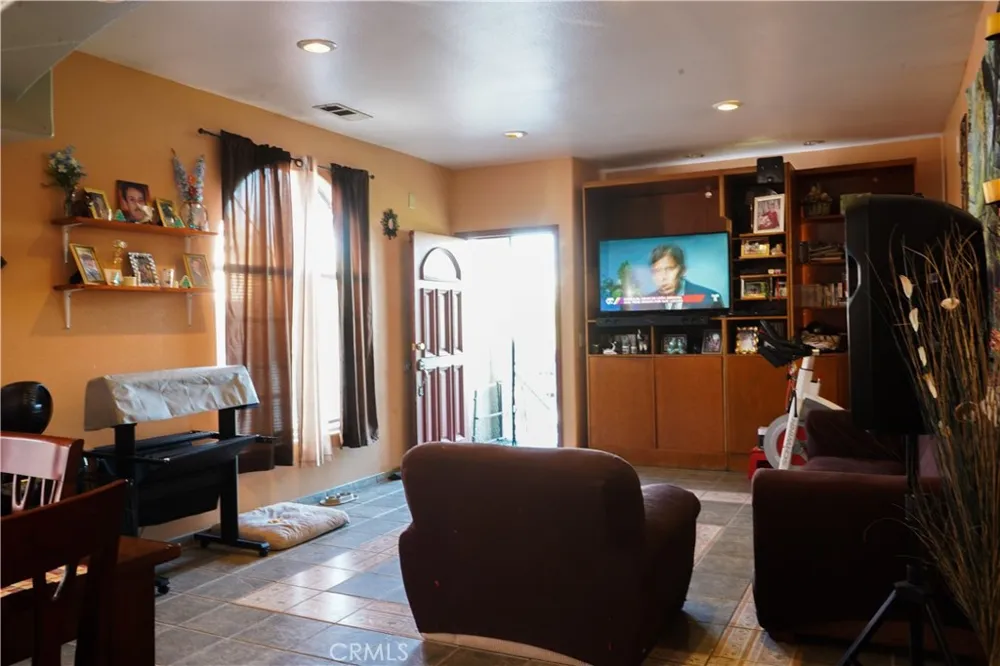 649 S Vancouver Avenue Los Angeles, CA 90022