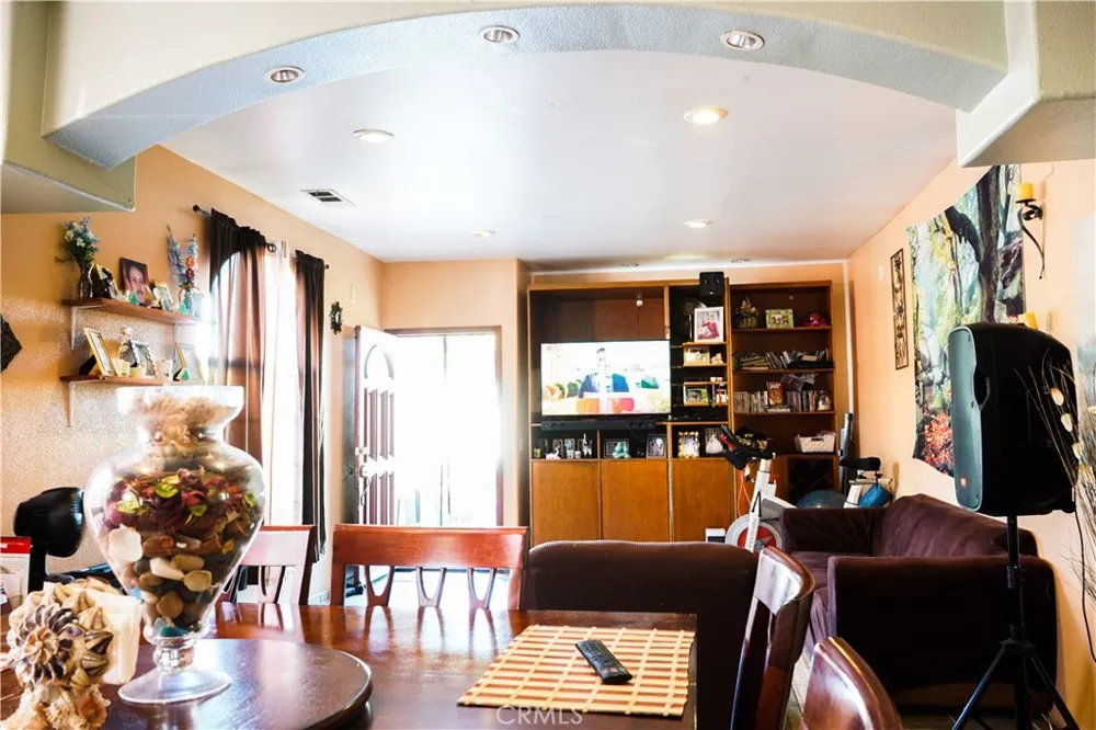 649 S Vancouver Avenue Los Angeles, CA 90022