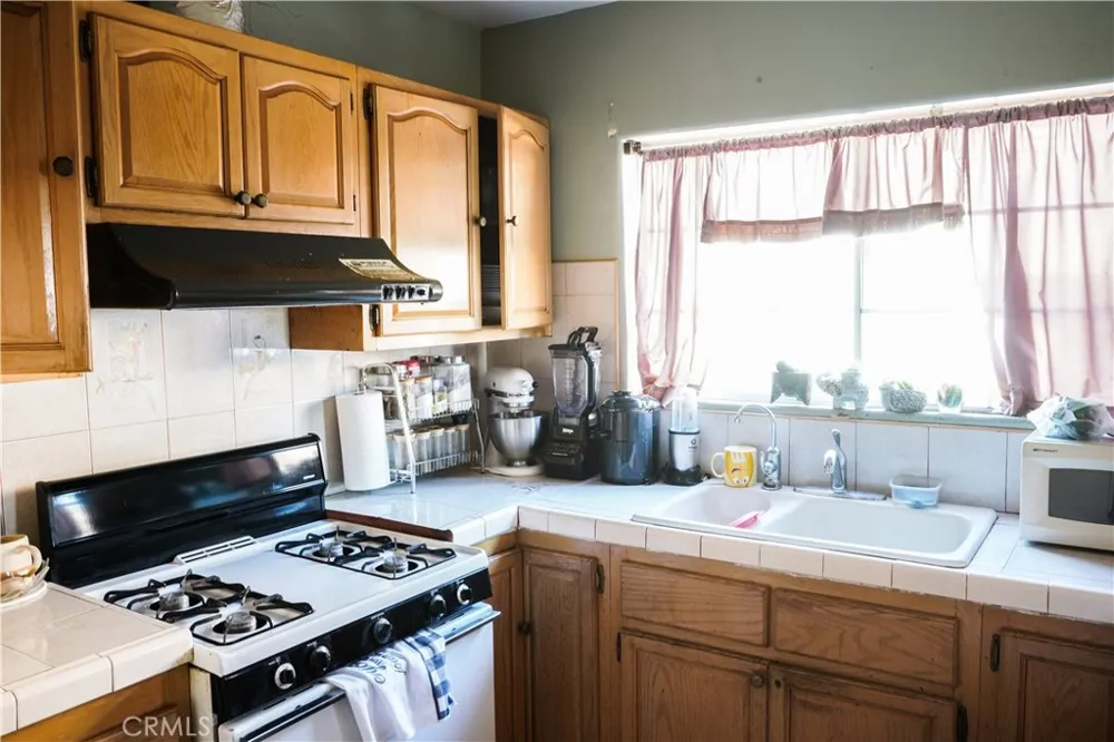 649 S Vancouver Avenue Los Angeles, CA 90022
