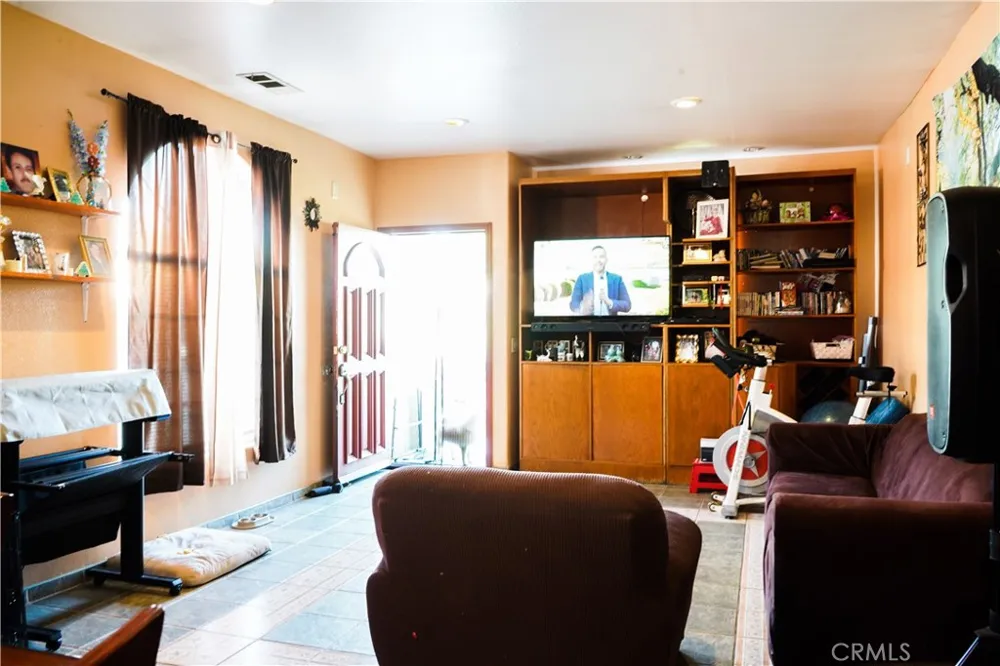 649 S Vancouver Avenue Los Angeles, CA 90022