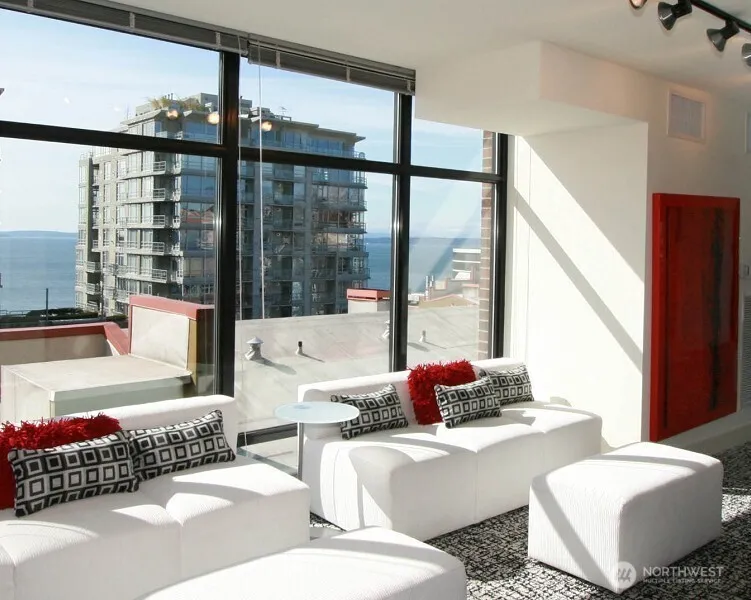 2911 2nd Avenue #324 Seattle, WA 98121