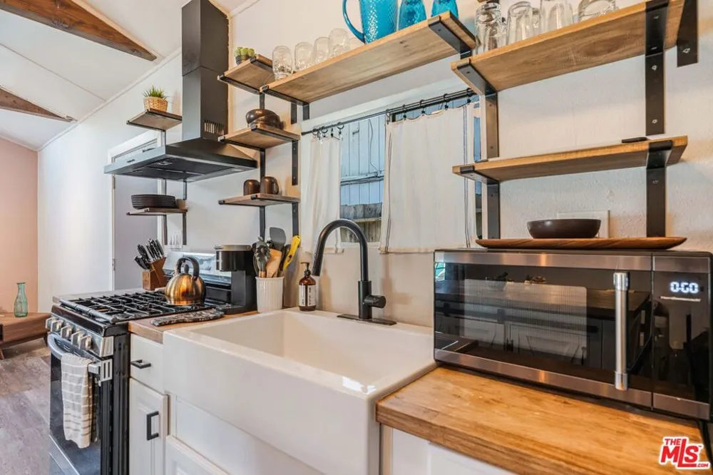 6514 Coldwater Canyon Avenue Los Angeles, CA 91606
