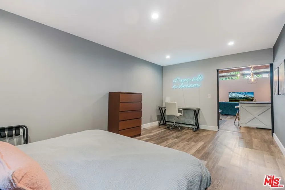 6514 Coldwater Canyon Avenue Los Angeles, CA 91606