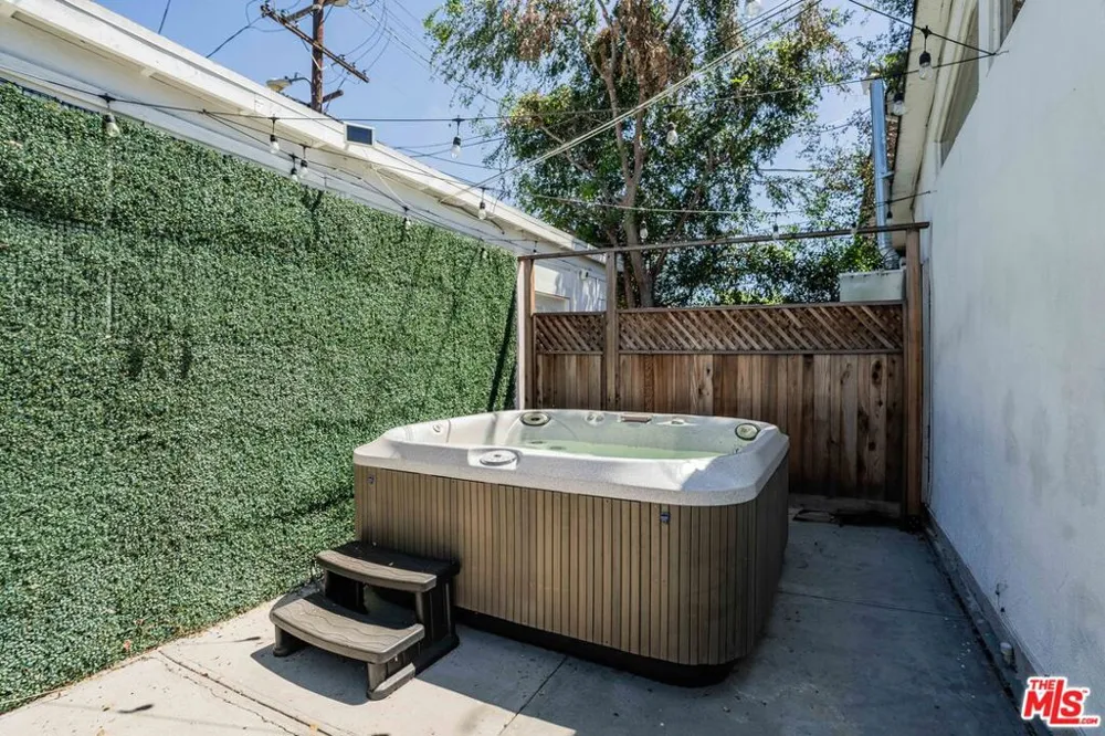 6514 Coldwater Canyon Avenue Los Angeles, CA 91606