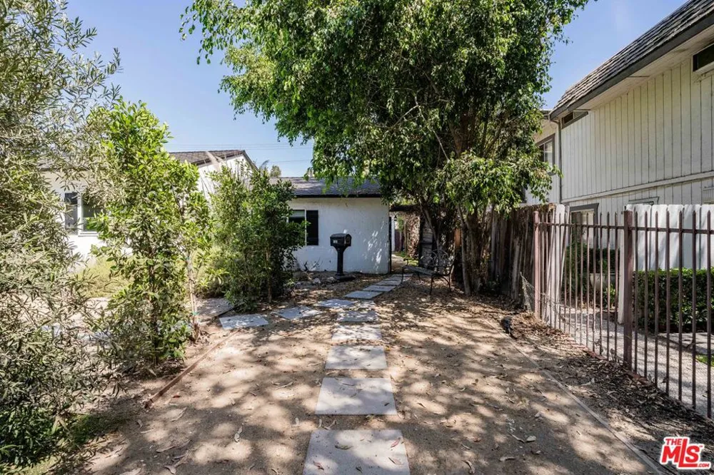 6514 Coldwater Canyon Avenue Los Angeles, CA 91606