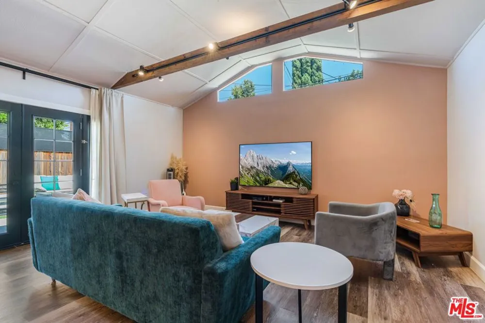 6514 Coldwater Canyon Avenue Los Angeles, CA 91606