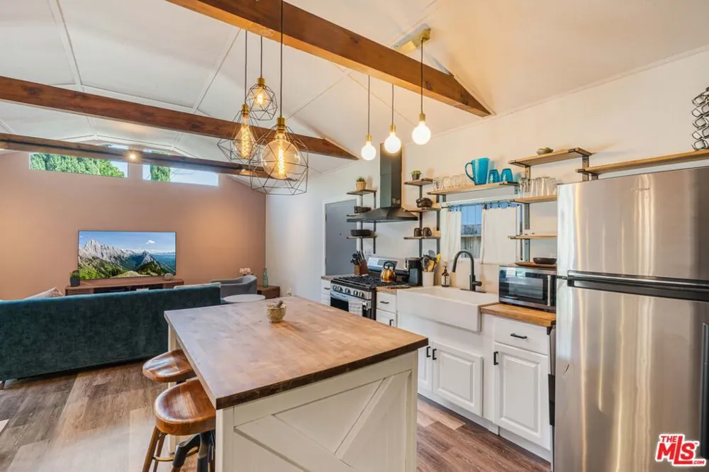 6514 Coldwater Canyon Avenue Los Angeles, CA 91606