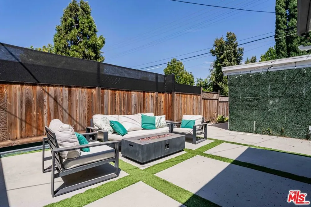 6514 Coldwater Canyon Avenue Los Angeles, CA 91606