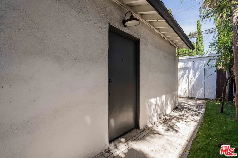 6514 Coldwater Canyon Avenue Los Angeles, CA 91606