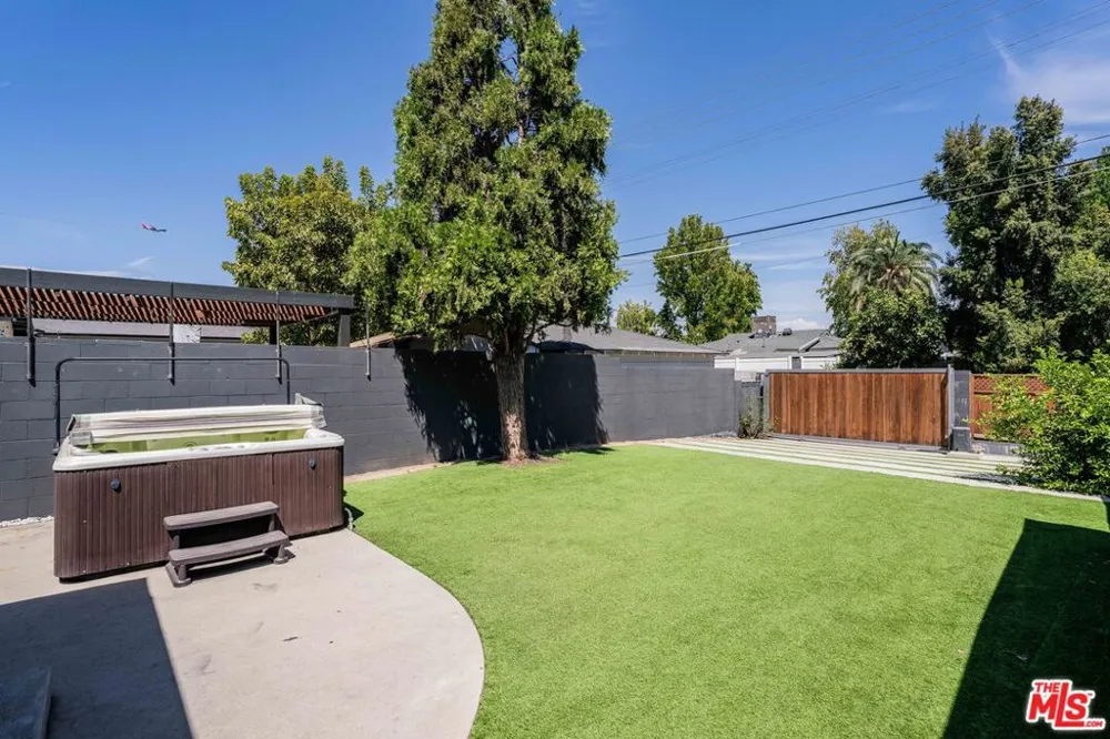 6514 Coldwater Canyon Avenue Los Angeles, CA 91606