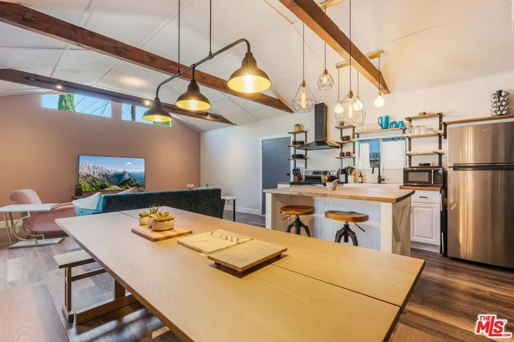 6514 Coldwater Canyon Avenue Los Angeles, CA 91606