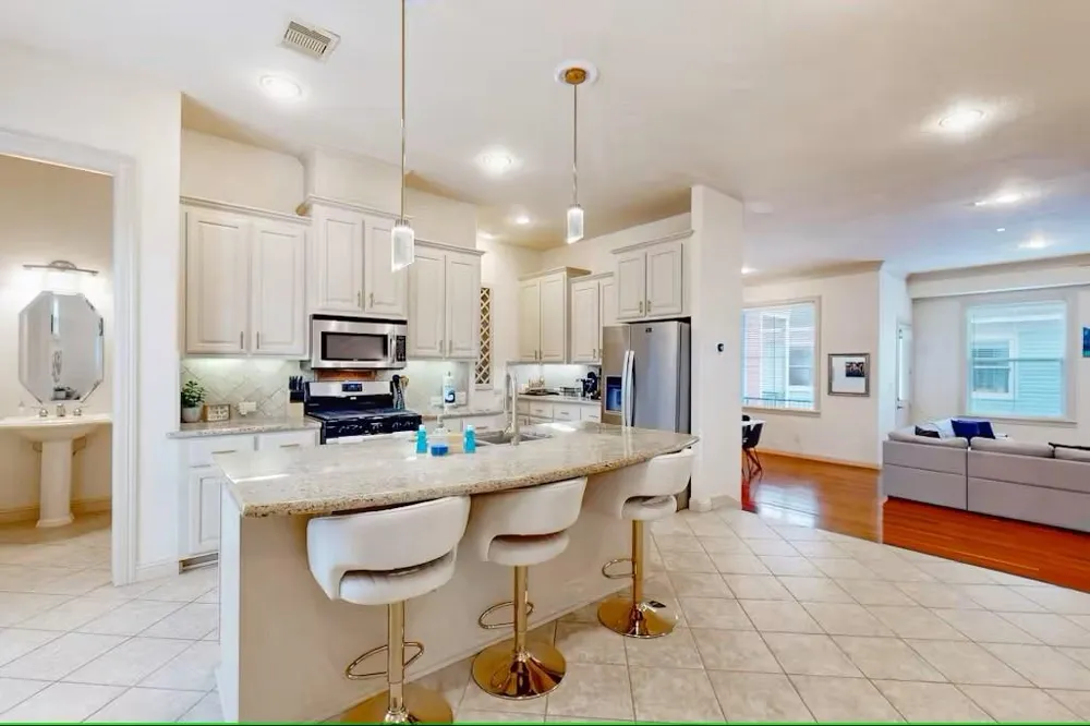 404 W 16th Street Houston, TX 77008