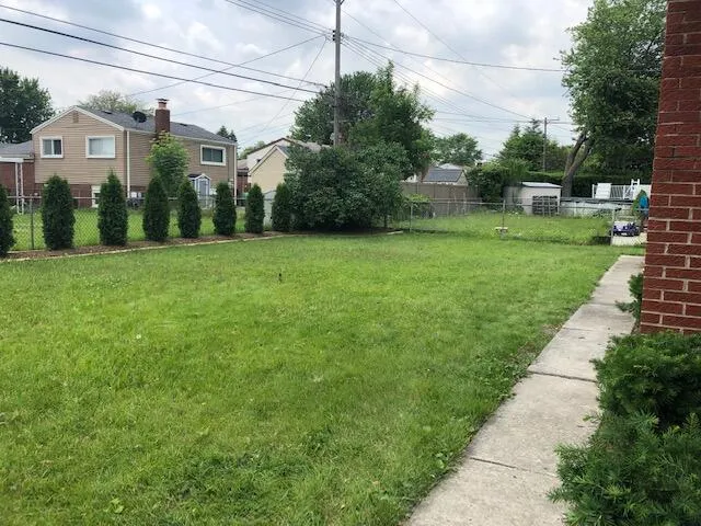 11242 Glenis Drive Sterling Heights, MI 48312