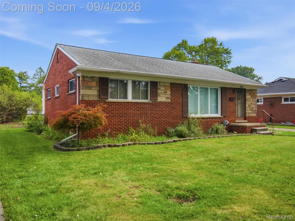 932 Esplanade Street Mt Clemens City, MI 48043