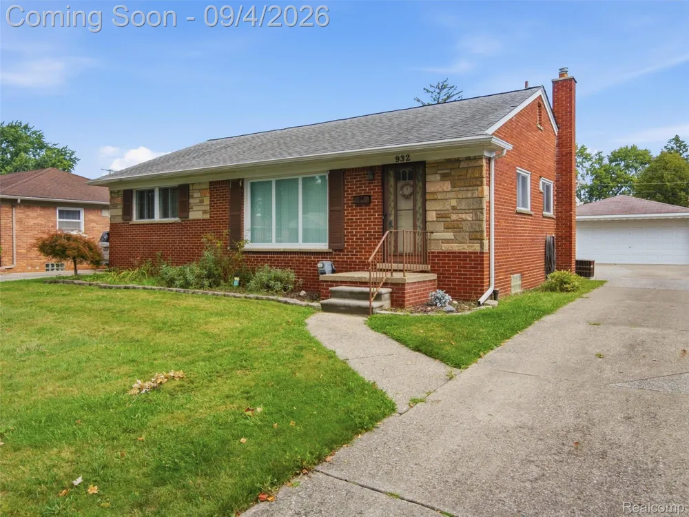 932 Esplanade Street Mt Clemens City, MI 48043