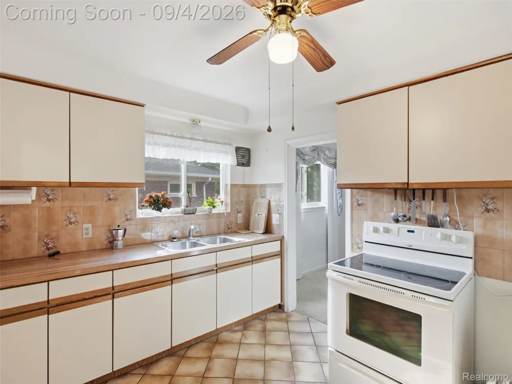932 Esplanade Street Mt Clemens City, MI 48043