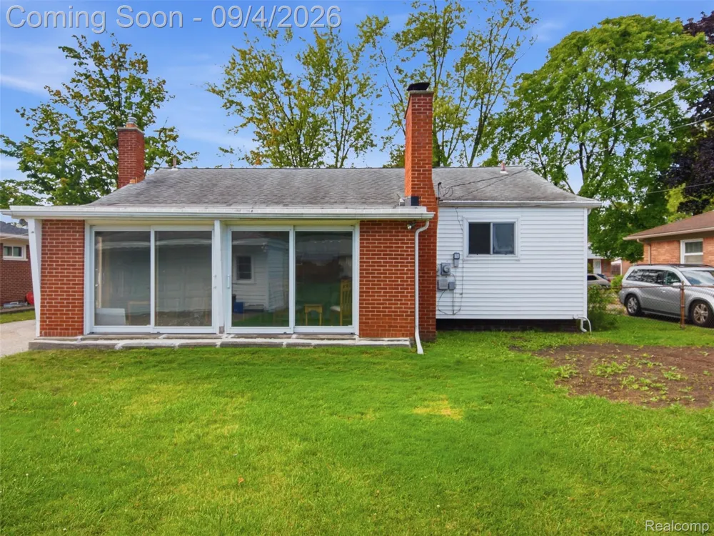 932 Esplanade Street Mt Clemens City, MI 48043