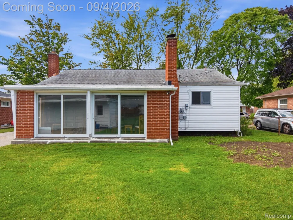 932 Esplanade Street Mt Clemens City, MI 48043