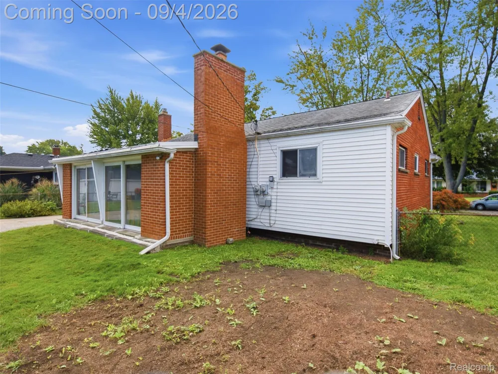 932 Esplanade Street Mt Clemens City, MI 48043