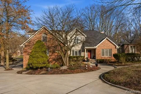 28690 WINTERGREEN COURT