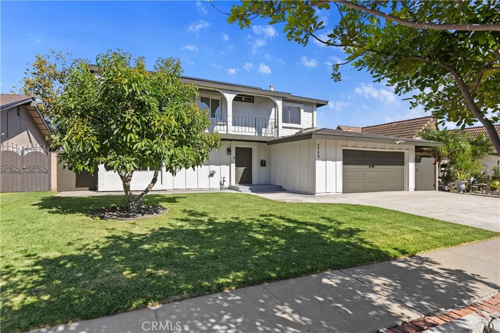 3709 S Olive Street Santa Ana, CA 92707