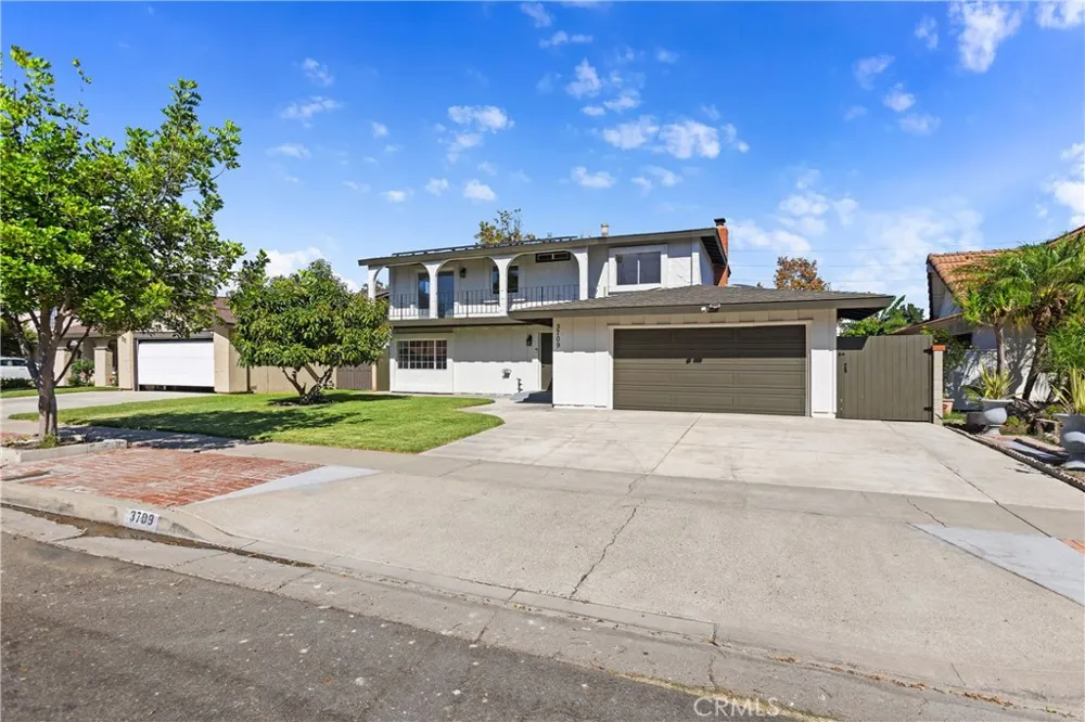 3709 S Olive Street Santa Ana, CA 92707