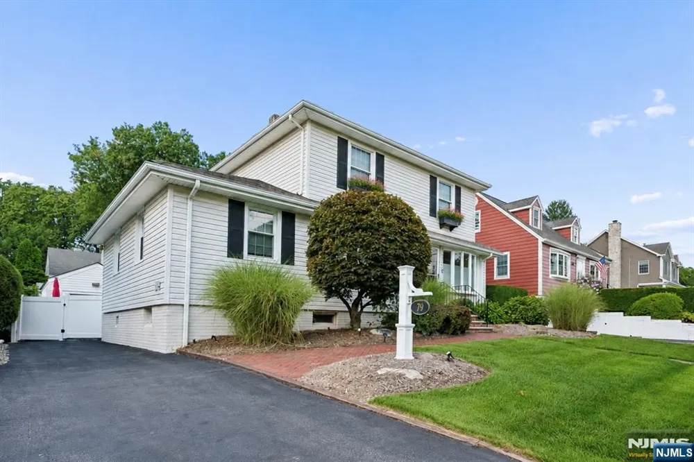 79 Bergen Avenue Waldwick, NJ 07463