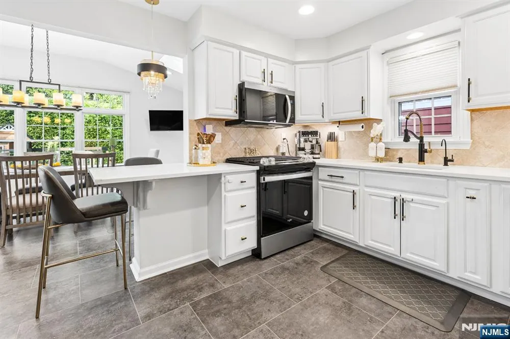 79 Bergen Avenue Waldwick, NJ 07463