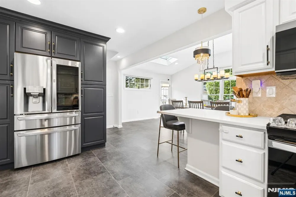 79 Bergen Avenue Waldwick, NJ 07463