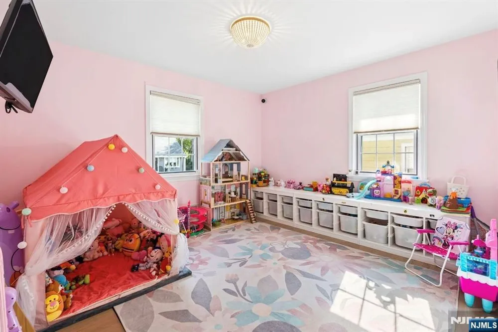79 Bergen Avenue Waldwick, NJ 07463