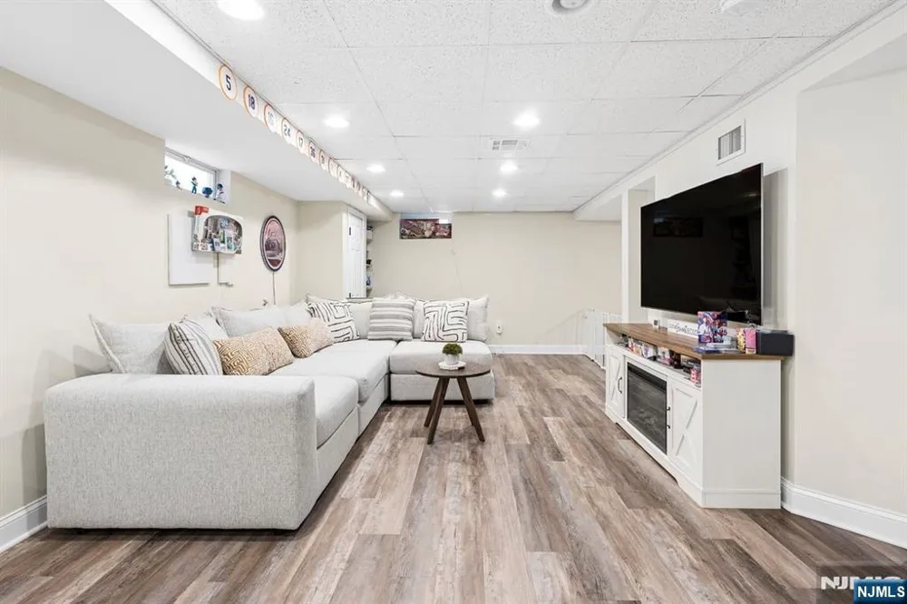 79 Bergen Avenue Waldwick, NJ 07463