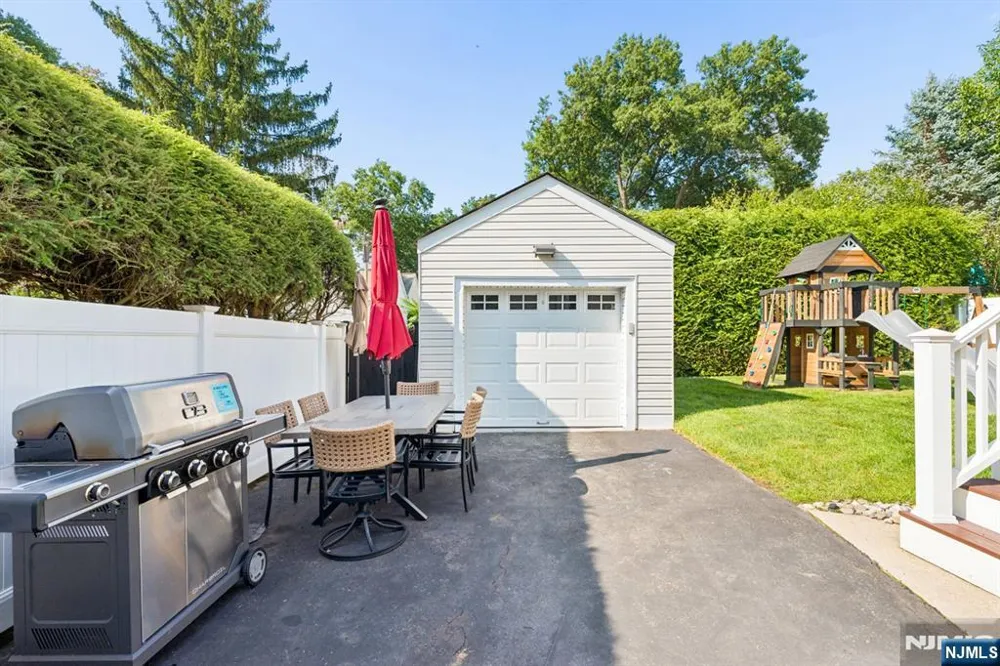 79 Bergen Avenue Waldwick, NJ 07463