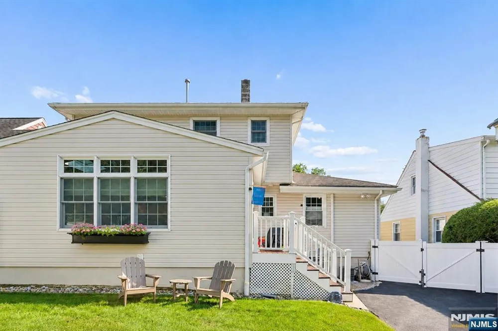 79 Bergen Avenue Waldwick, NJ 07463