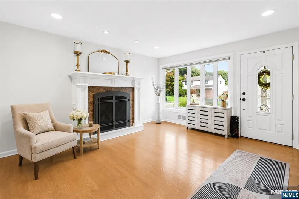 79 Bergen Avenue Waldwick, NJ 07463
